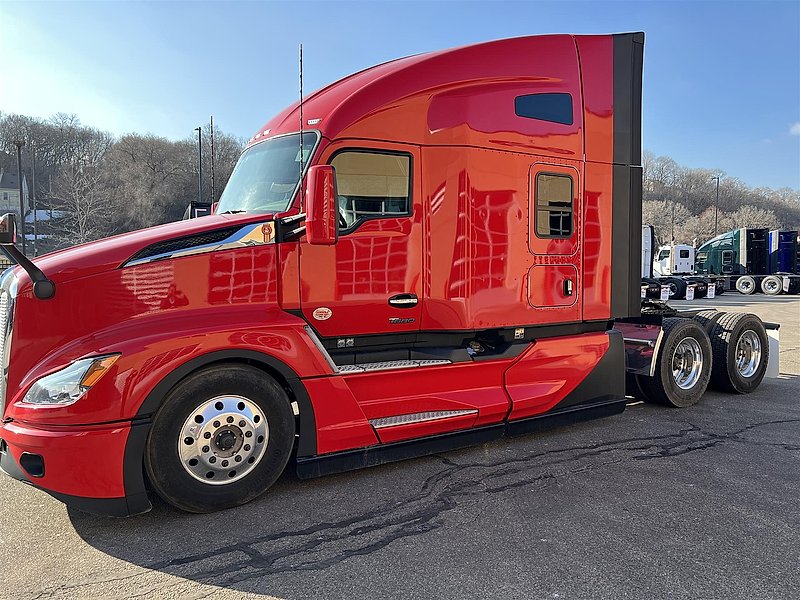 2025 Kenworth T680 For Sale 76" Sleeper SJ126661