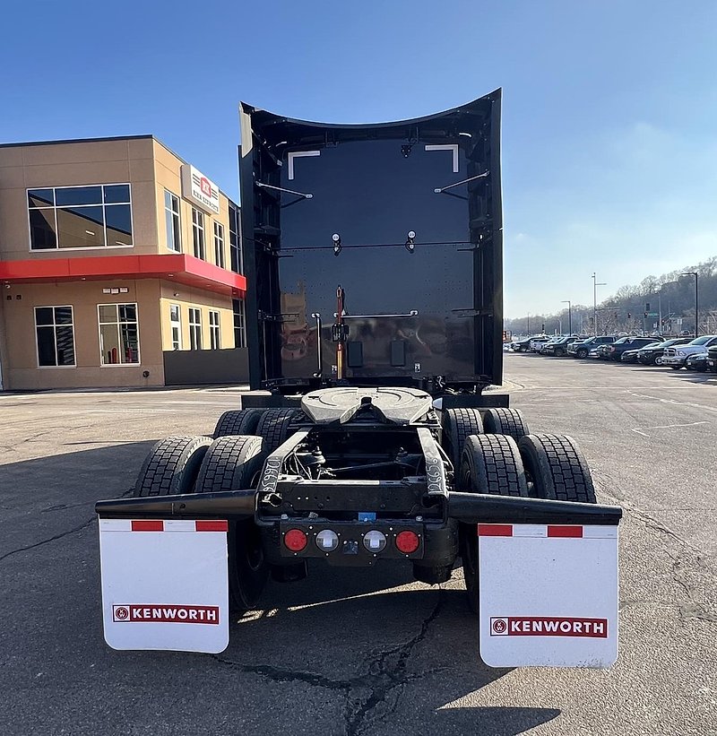 2025 Kenworth T680 For Sale 76" Sleeper SJ126656