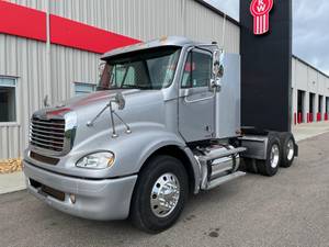 2006 Freightliner Columbia CL112 - Day Cab