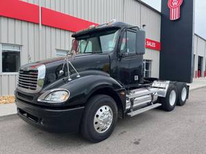 2006 Freightliner Columbia CL120064ST - Day Cab