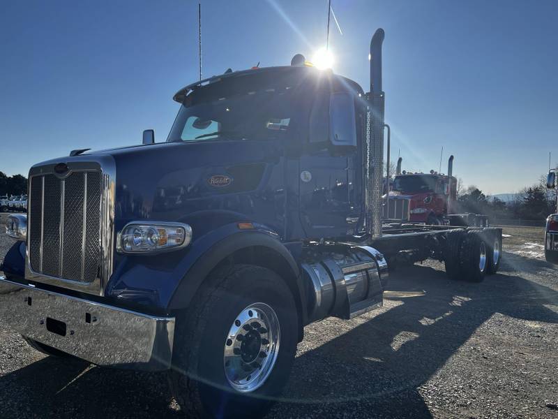 2024 Peterbilt 567 (For Sale) Daycab Sleeper A381C