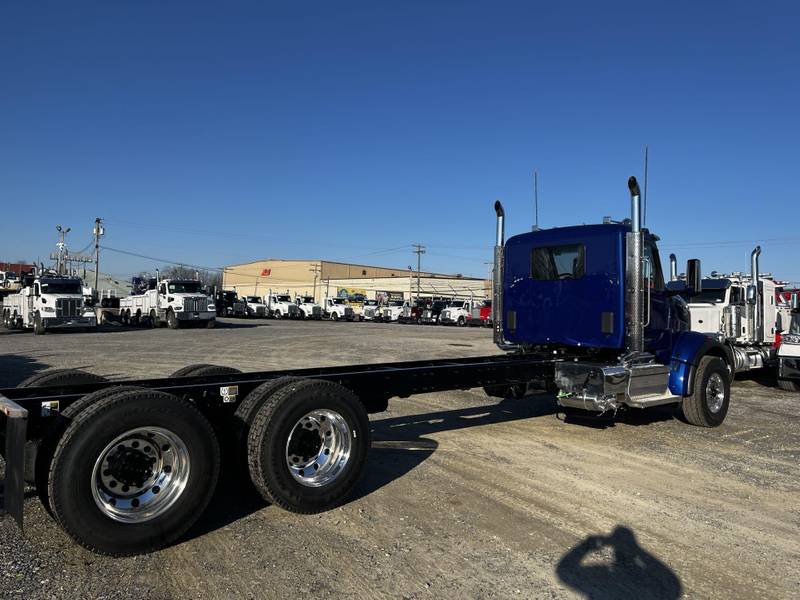 2024 Peterbilt 567 (For Sale) Daycab Sleeper A381C