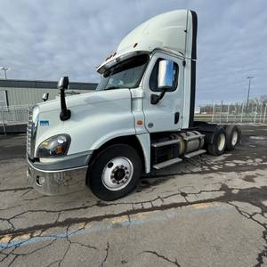 2018 Freightliner Cascadia 125 - Day Cab