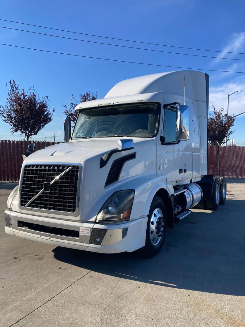 2017 Volvo VNL64T (For Sale) | 61