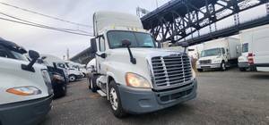 2015 Freightliner FLD120 - Day Cab