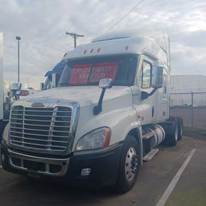 2017 Freightliner Cascadia 125 - Sleeper Truck