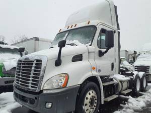 2017 Freightliner CASCADIA PX11364ST - Day Cab