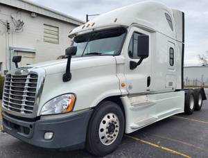 2018 Freightliner Cascadia 125 - Sleeper Truck