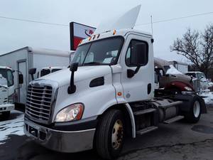2015 Freightliner Cascadia 113 - Day Cab