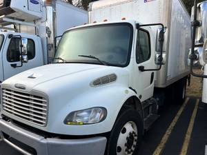 2013 Freightliner M2 106 - Day Cab