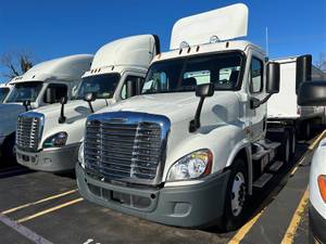 2012 Freightliner Cascadia 125 - Day Cab