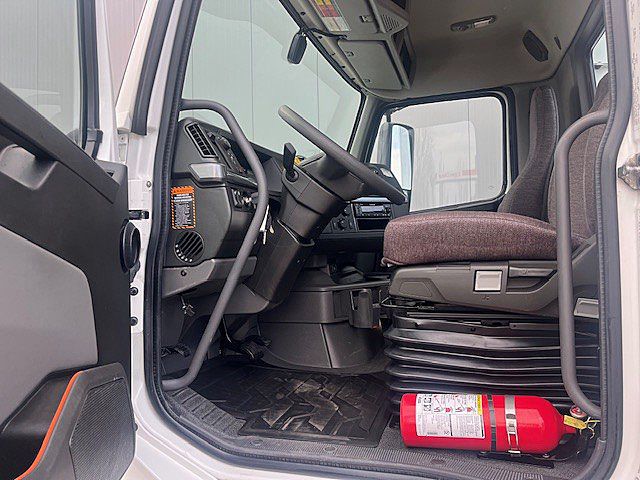 2023 Volvo VNL