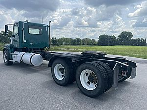2015 Freightliner SD122 - Day Cab