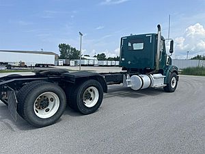 2015 Freightliner SD122 - Day Cab