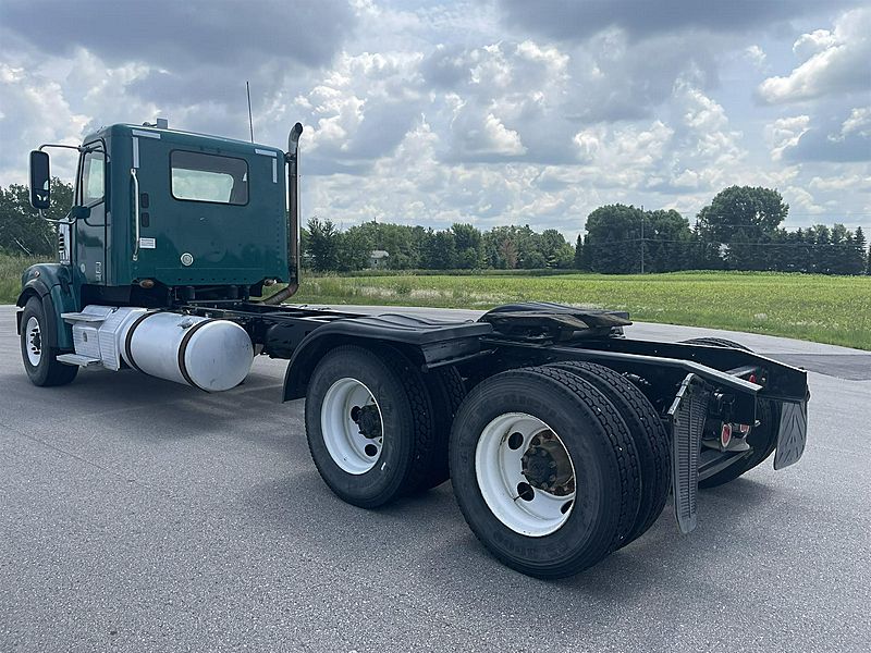 2015 Freightliner SD122