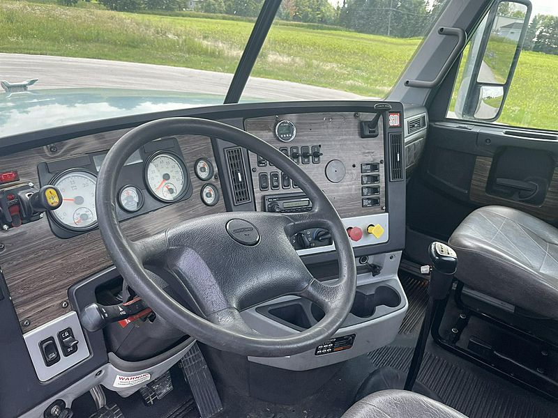 2015 Freightliner SD122