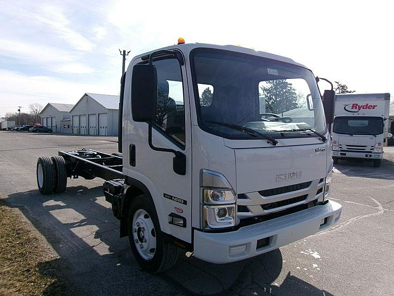 2025 Isuzu NRR
