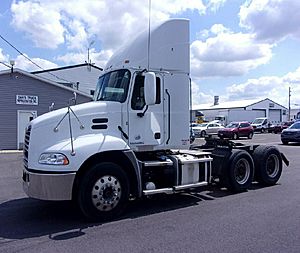 2015 Mack Pinnacle CXU613 - Tractor