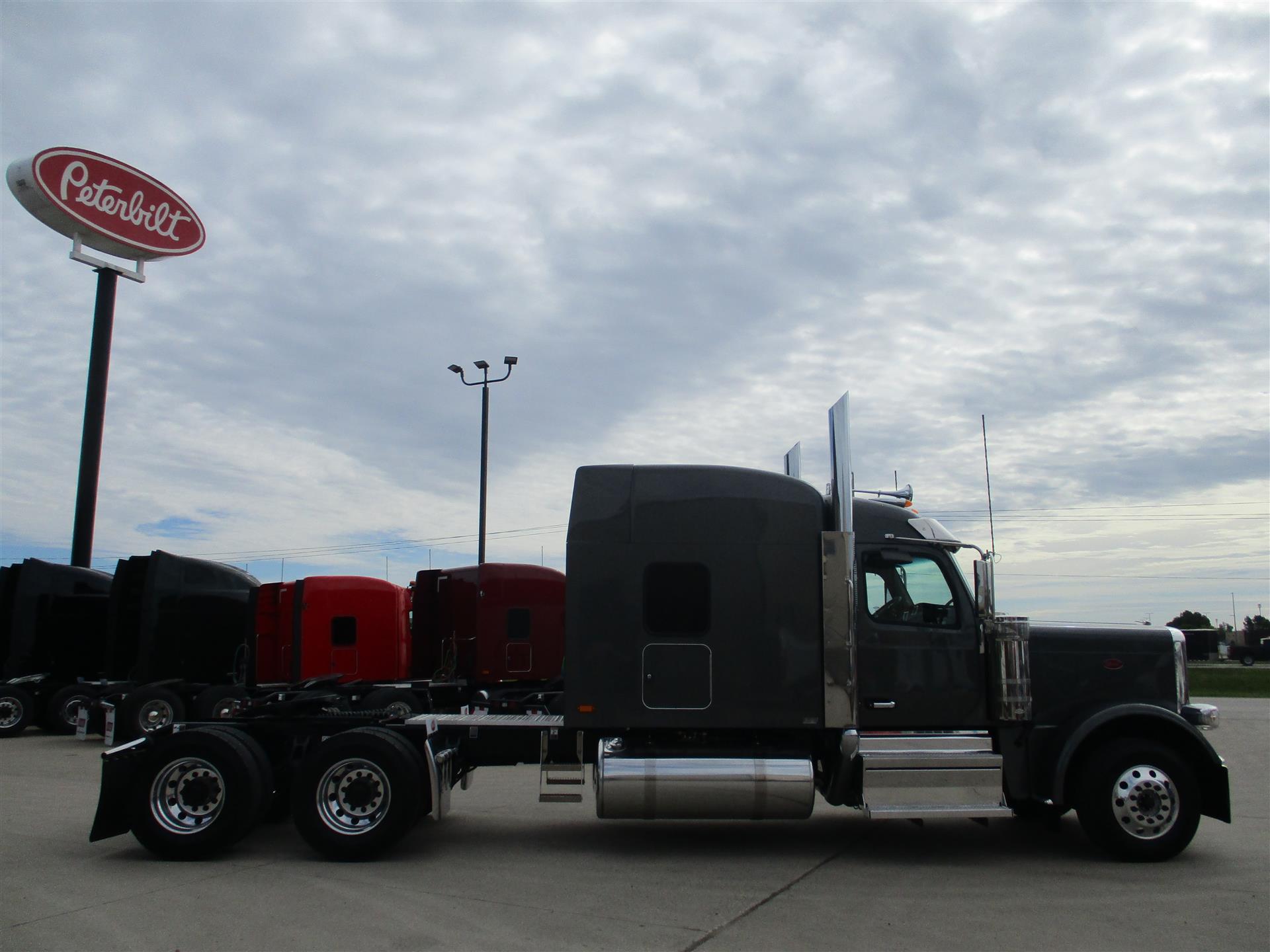 2025 Peterbilt 589 For Sale 80" Sleeper 40A741167