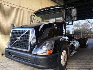 2016 Volvo VNL64 - Cab & Chassis
