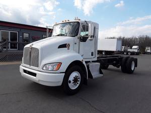 2016 Kenworth T-300 - Cab & Chassis