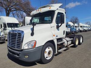 2015 Freightliner Cascadia 125 - Day Cab