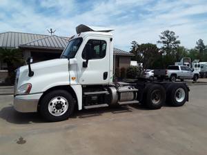 2015 Freightliner Cascadia 125 - Day Cab
