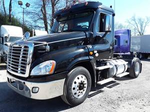2017 Freightliner Cascadia 125 - Day Cab