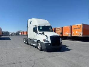 2020 Freightliner Cascadia - Sleeper Truck