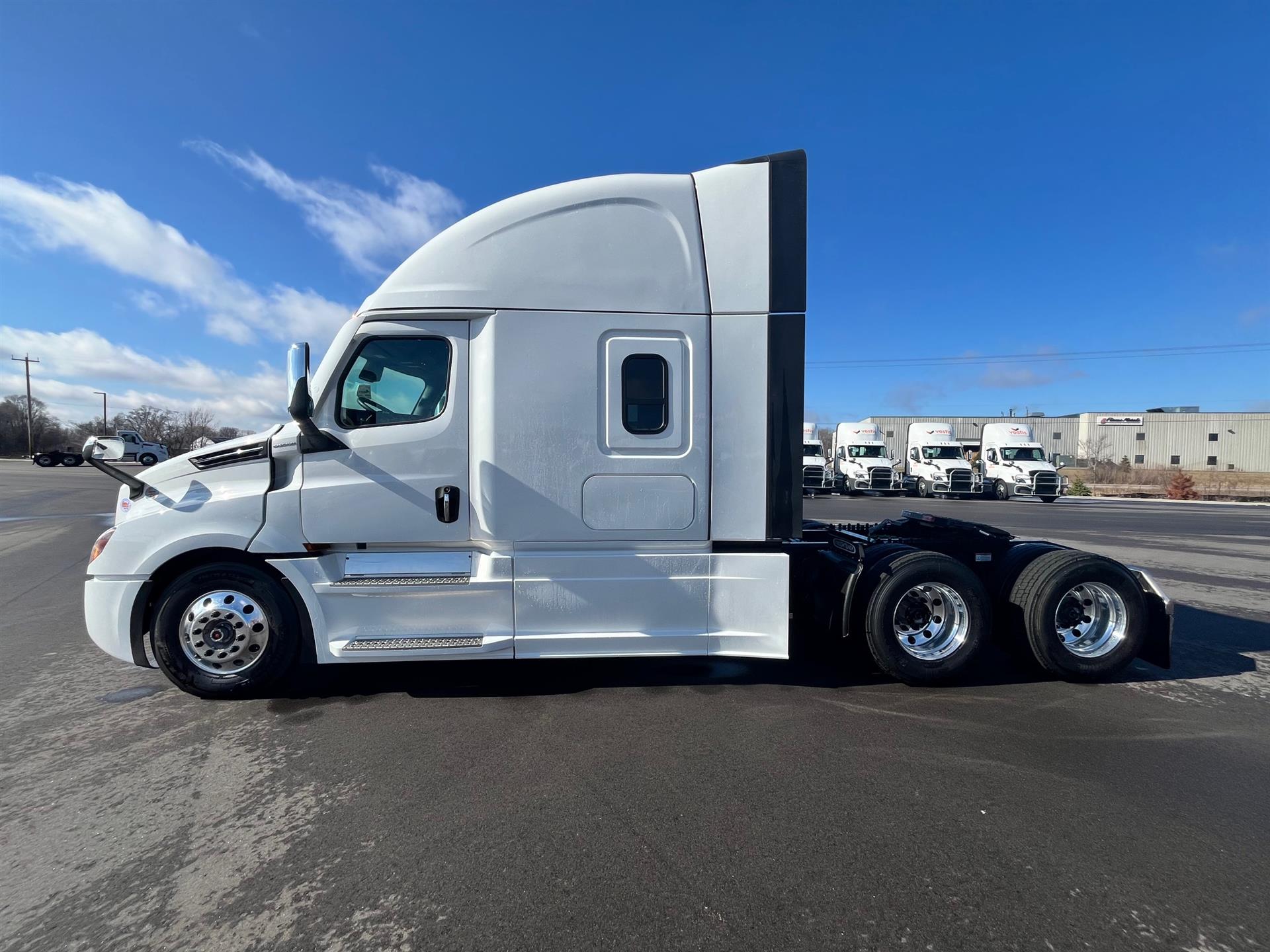 2025 Freightliner New Cascadia (For Sale) 72" Sleeper 800568