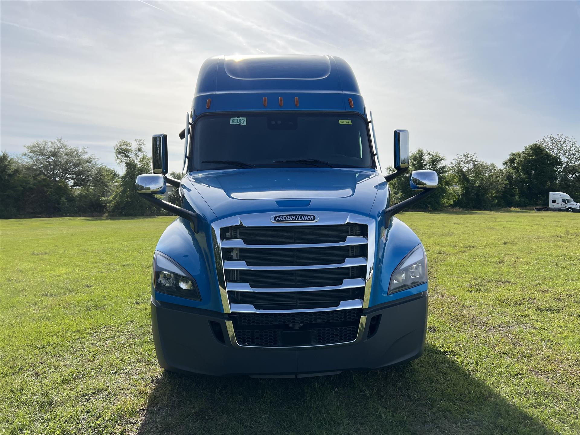 2025 Freightliner Cascadia Premium Sari Winnah