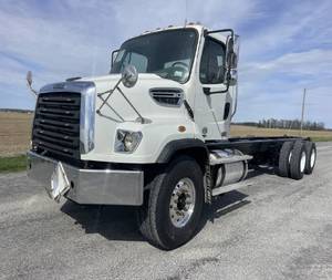 2014 Freightliner 114SD - Cab & Chassis