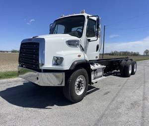 2016 Freightliner 114SD - Cab & Chassis