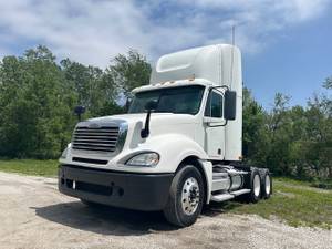 2008 Freightliner - Day Cab