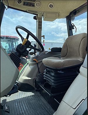 2016 John Deere 5100E - Tractor