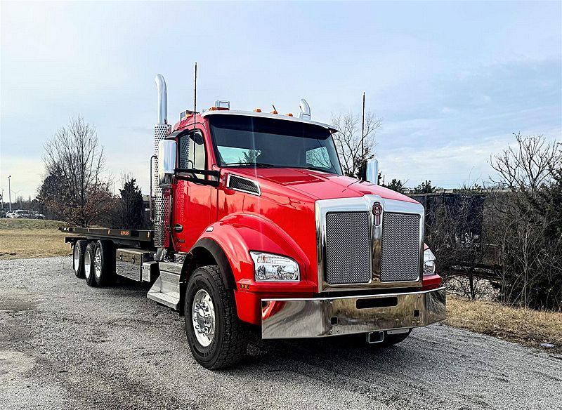 2025 Kenworth T880