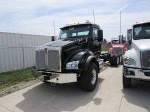 2025 Kenworth T880 - Cab & Chassis
