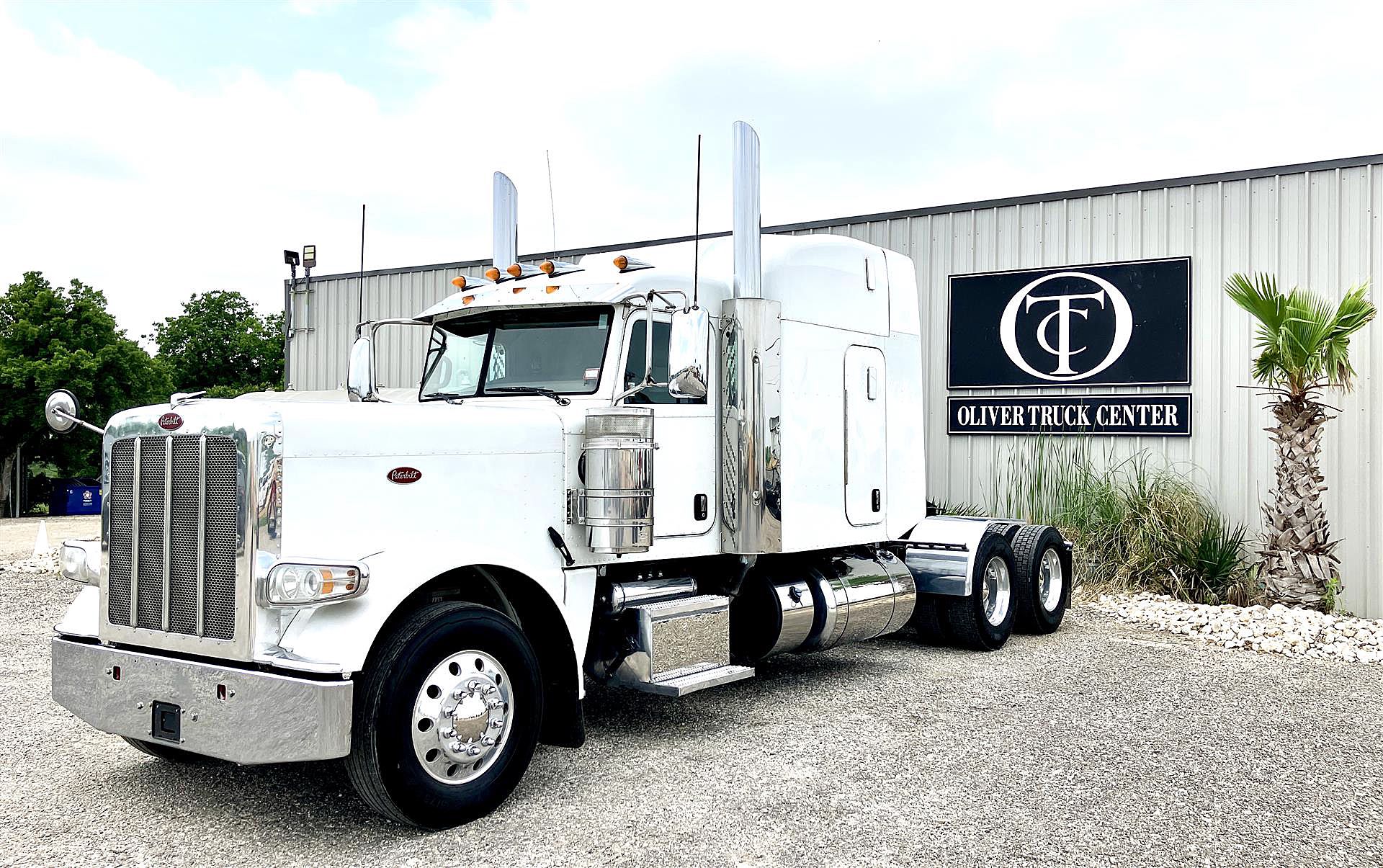 2018 Peterbilt 389 (For Sale) 74" Sleeper SA3100