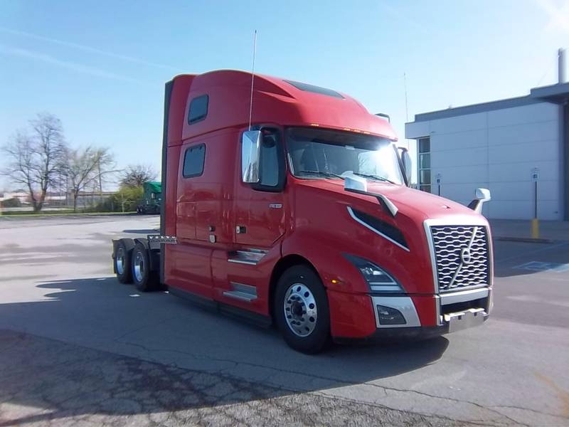 2025 Volvo VNL 860 (For Sale) Raised Roof Sleeper V672959