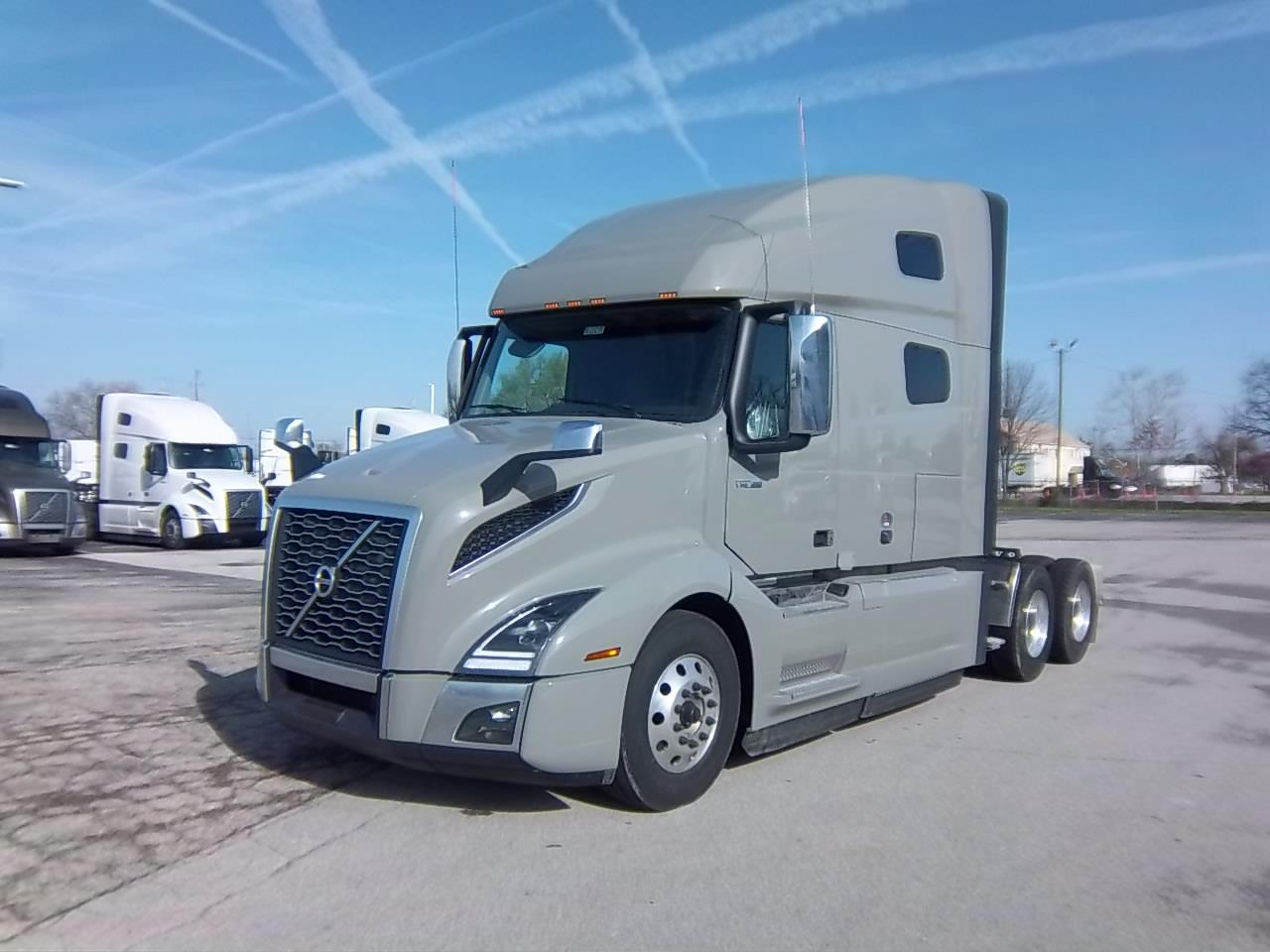 2025 Volvo VNL 760 (For Sale) Raised Roof Sleeper V676575