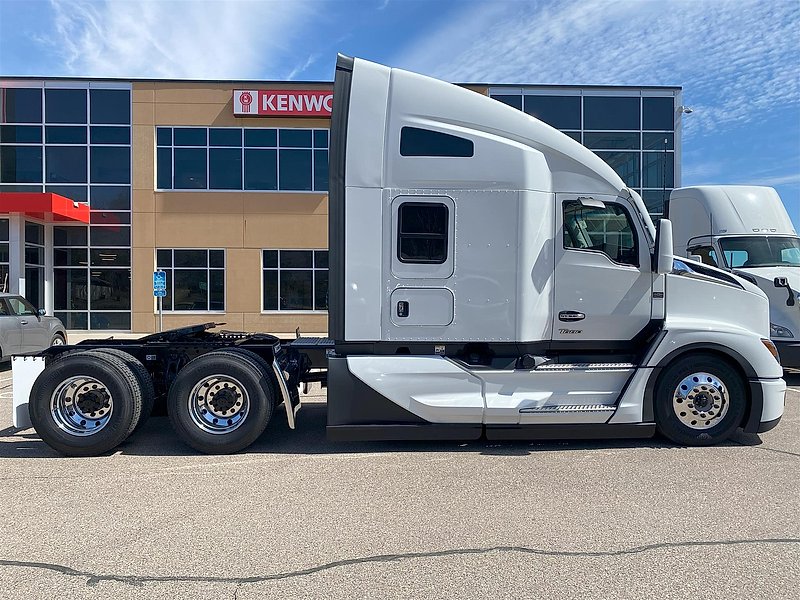 2025 Kenworth T680 (For Sale) 76" Sleeper SJ126874