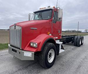2002 Kenworth T800 - Cab & Chassis