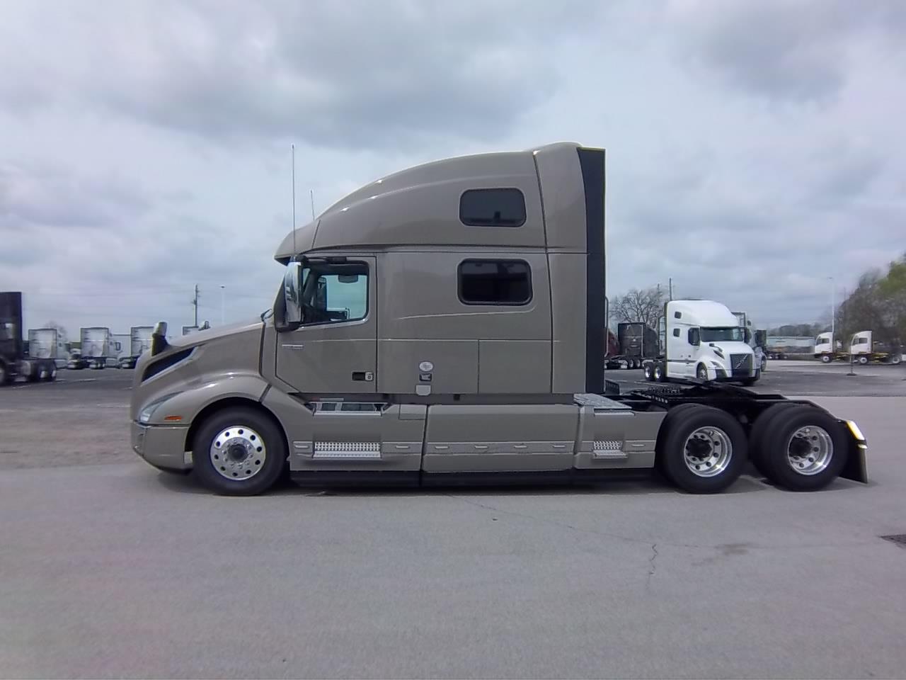 2025 Volvo VNL 860 For Sale 77" Sleeper V672848