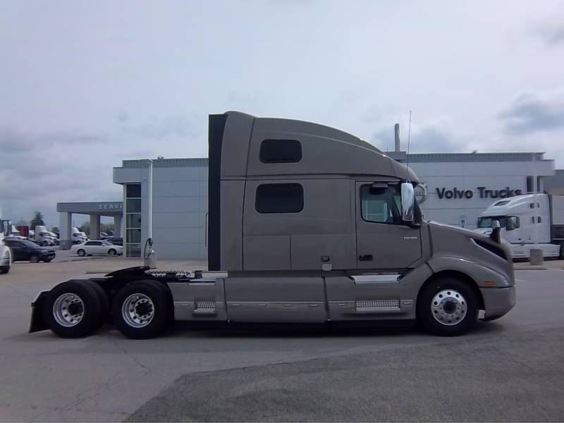 2025 Volvo VNL 860 For Sale 77" Sleeper V672709