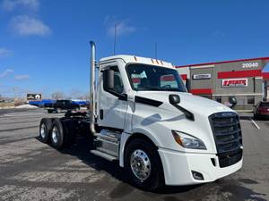 2025 Freightliner Cascadia - Day Cab