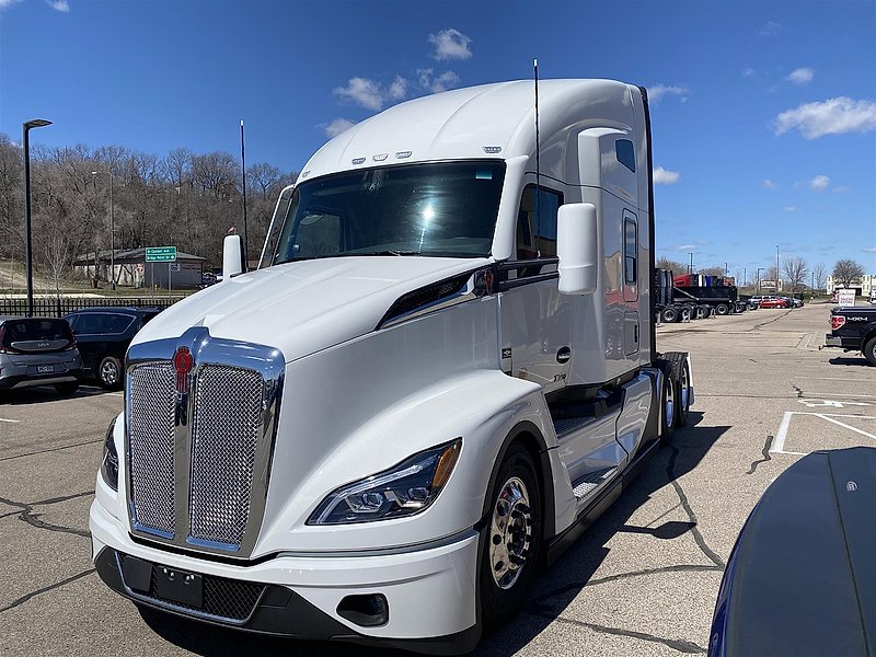 2025 Kenworth T680 (For Sale) 76" Sleeper SJ126861