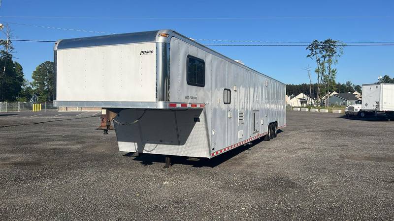 2007 Pace American 48Ft Living Quarters