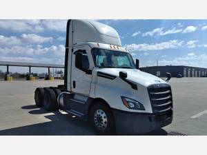 2020 Freightliner Cascadia PT126064S T - Day Cab