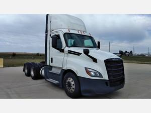 2020 Freightliner Cascadia PT126064S T - Day Cab