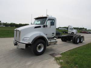 2025 Kenworth T880 - Cab & Chassis